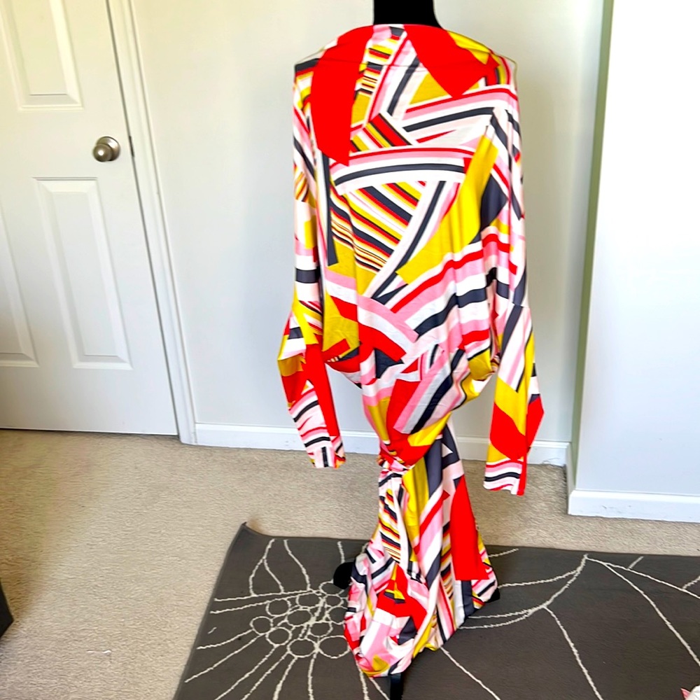 Form fitting geometric dress